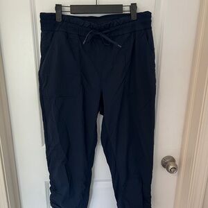 Lululemon navy cropped pant- size 12 in great condition